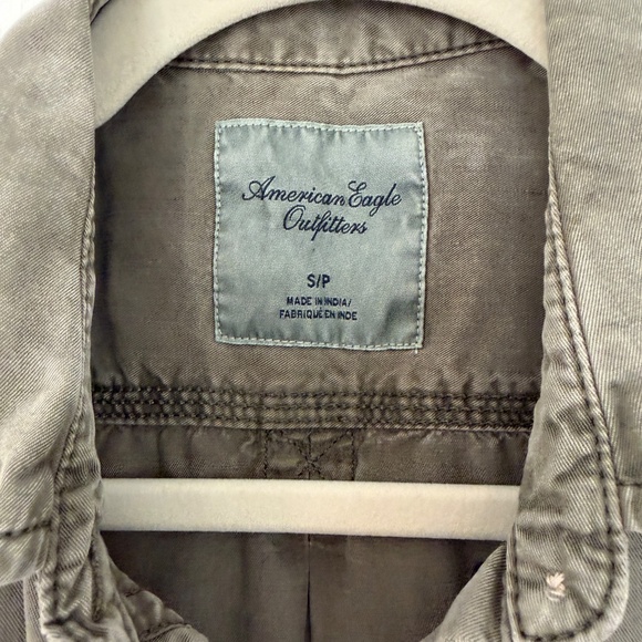 American Eagle Dusty/Hunter Green Cozy button-down with Chest pockets - Picture 2 of 3